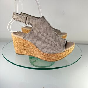 Clarks Collection Annadel Joy Platform Sandal Size 5 Gray Nubuck Leather Cork